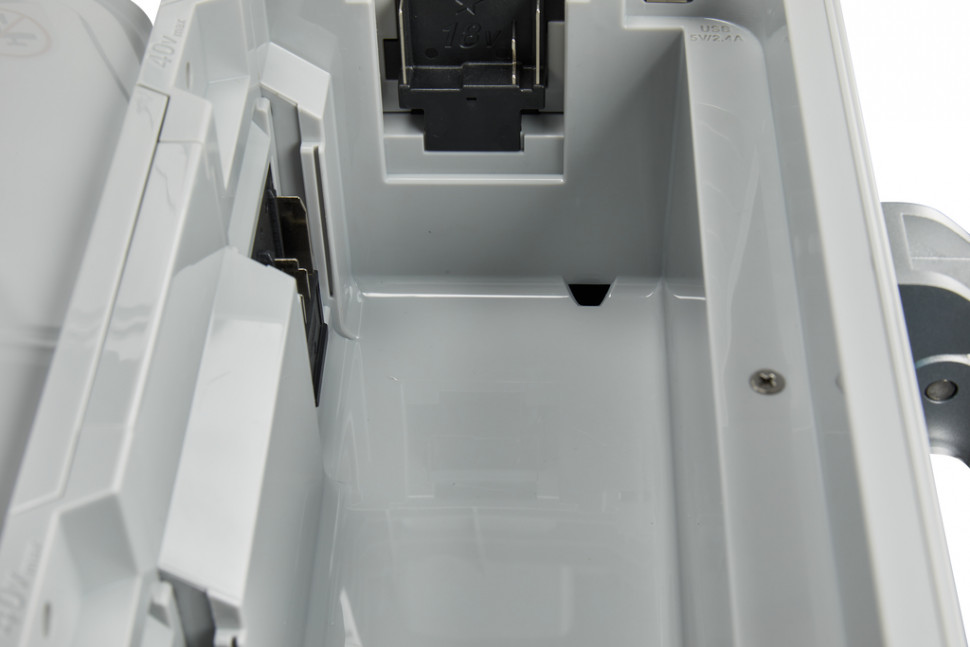 Аккумуляторный холодильник с функцией подогрева CW002GZ01 (XGT, LXT, 12V, 220V)