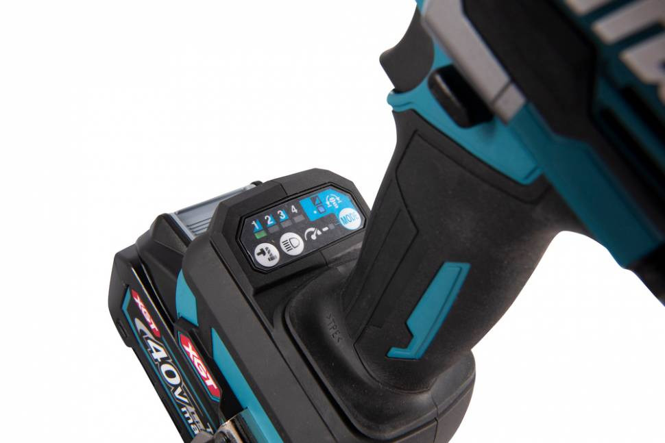Аккумуляторный ударный гайковерт Makita TW001GM201