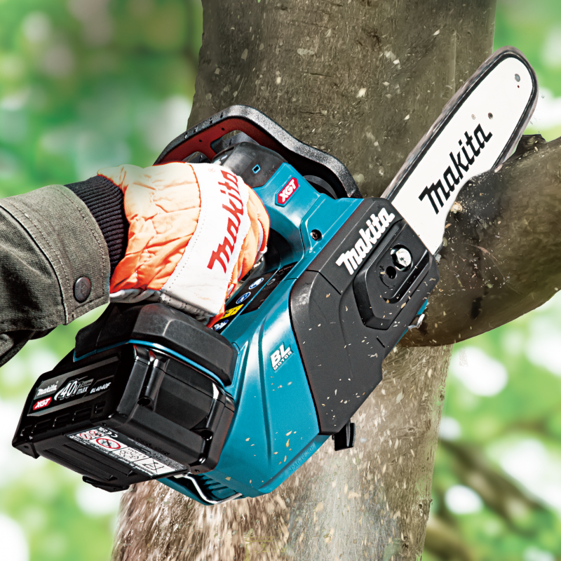 Аккумуляторная цепная пила Makita UC031GZ01, 40V (без шины, цепи, АКБ и ЗУ) Аккумуляторная цепная пила Makita UC031GZ01, 40V (без шины, цепи, АКБ и ЗУ)